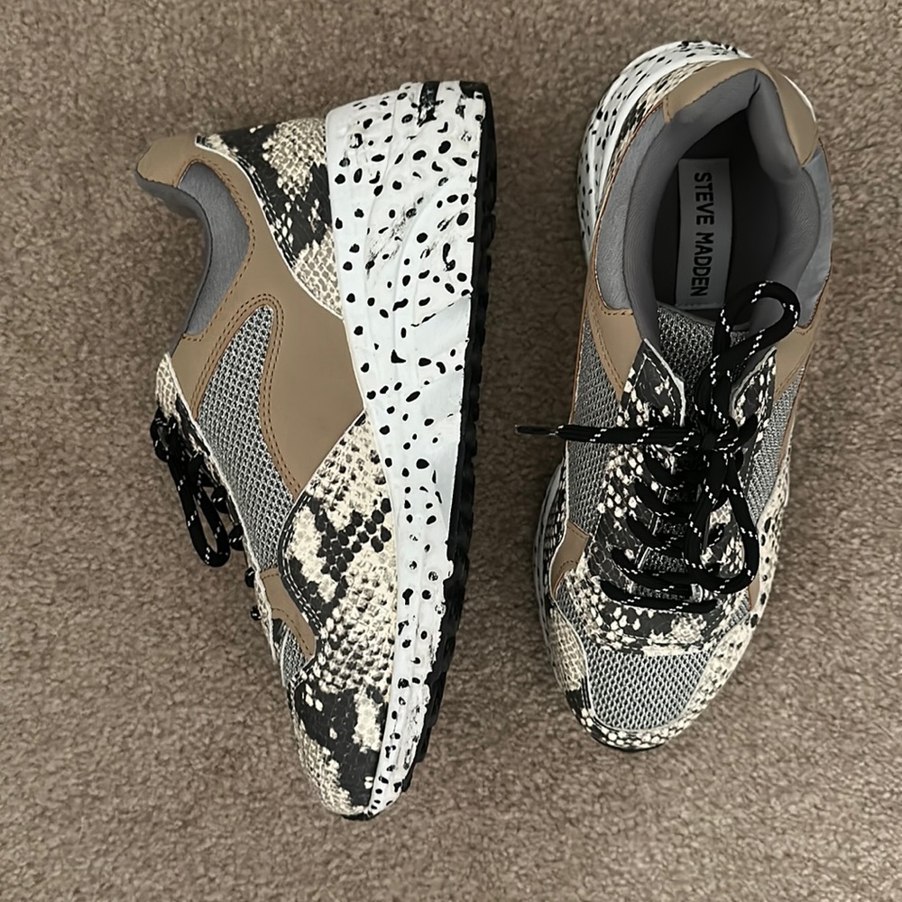 Steve Madden Bena Raised Sneaker (8M) Tan/Silver/Black/White - Picture 5 of 5